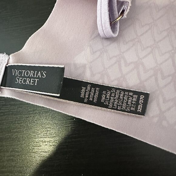 Victoria Secret Padded No Wire Push Up Purple Smooth Molded Cup Wireless Bra 32D - Picture 3 of 4